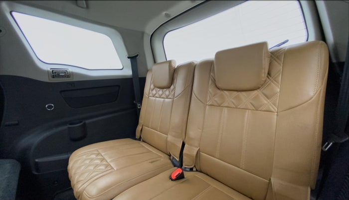 2018 Mahindra XUV500 W9, Diesel, Manual, 42,911 km, Third Seat Row ( optional )