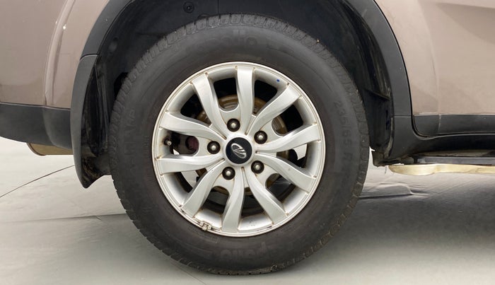 2018 Mahindra XUV500 W9, Diesel, Manual, 42,911 km, Right Rear Wheel