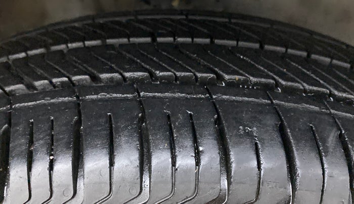2014 Maruti Ritz VXI, Petrol, Manual, 82,506 km, Right Front Tyre Tread