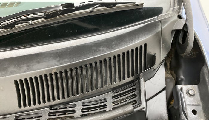 2014 Maruti Ritz VXI, Petrol, Manual, 82,506 km, Bonnet (hood) - Cowl vent panel has minor damage