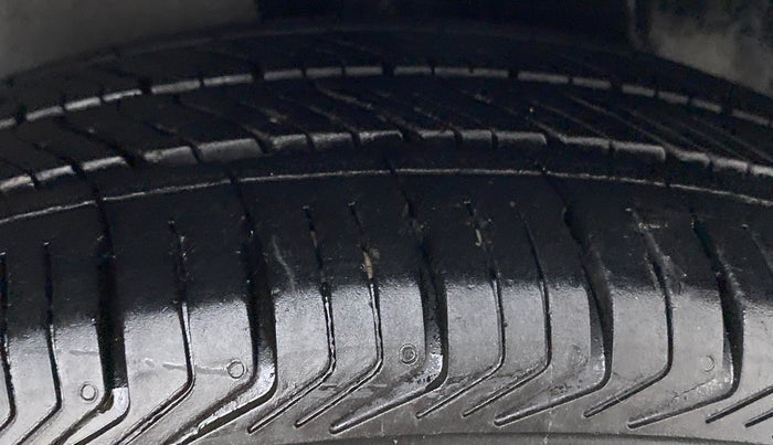 2014 Maruti Ritz VXI, Petrol, Manual, 82,506 km, Left Rear Tyre Tread