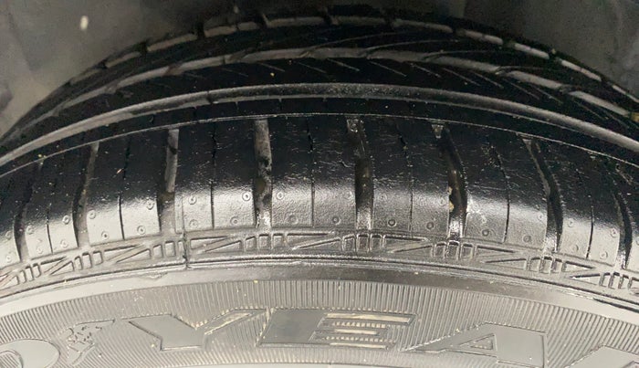 2016 Volkswagen Ameo HIGHLINE 1.2, Petrol, Manual, 15,601 km, Left Rear Tyre Tread