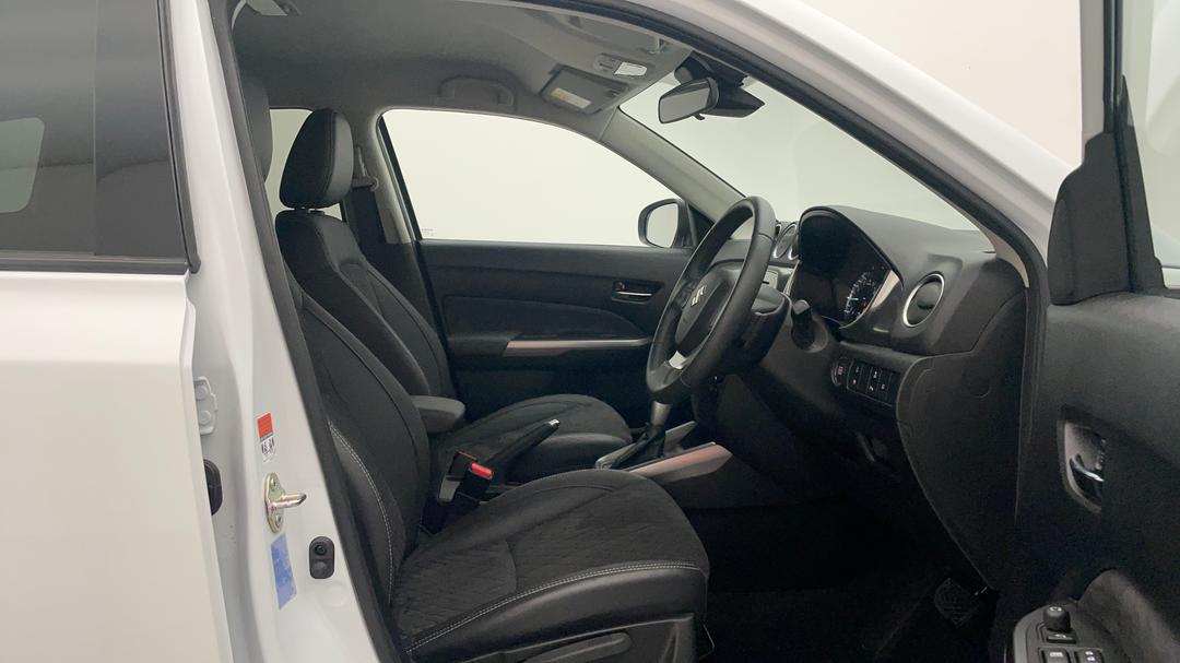 2023 Suzuki Vitara Turbo, Automatic, 4733 km, Right Side Front Door Cabin View