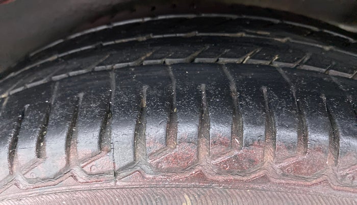 2014 Maruti Wagon R 1.0 VXI, Petrol, Manual, 17,744 km, Left Rear Tyre Tread