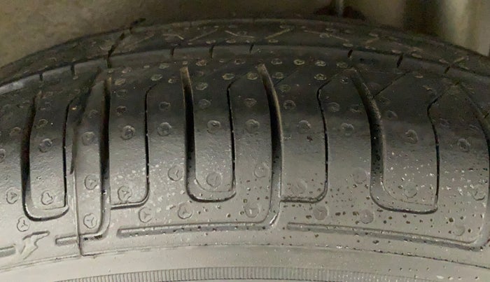 2012 Maruti Ritz ZXI, Petrol, Manual, 66,554 km, Left Rear Tyre Tread