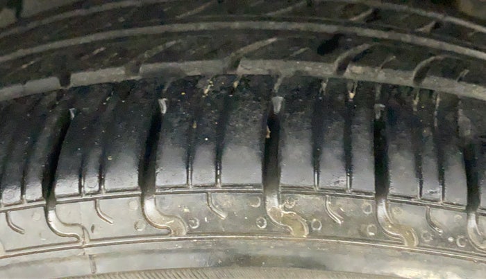 2015 Maruti Ertiga VXI, Petrol, Manual, 86,010 km, Left Rear Tyre Tread