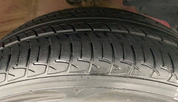 2017 Mahindra KUV 100 NXT K8 6 STR, Petrol, Manual, 16,648 km, Right Front Tyre Tread