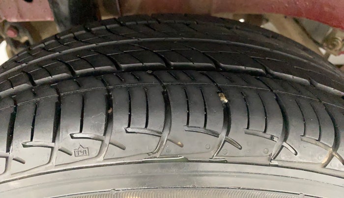 2017 Mahindra KUV 100 NXT K8 6 STR, Petrol, Manual, 16,648 km, Right Rear Tyre Tread