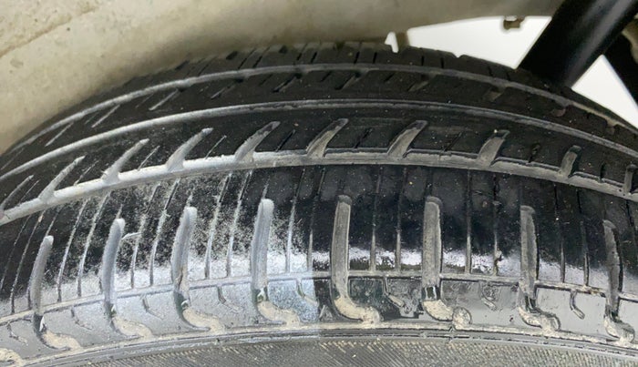 2013 Maruti Wagon R Stingray VXI, Petrol, Manual, 83,077 km, Left Rear Tyre Tread