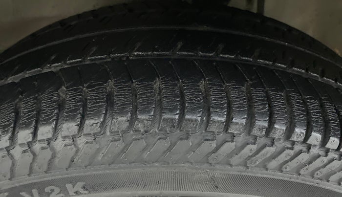2016 Maruti Alto K10 VXI P, Petrol, Manual, 23,454 km, Left Front Tyre Tread