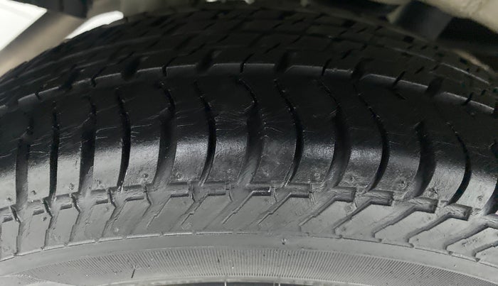 2016 Maruti Alto K10 VXI P, Petrol, Manual, 23,454 km, Right Rear Tyre Tread