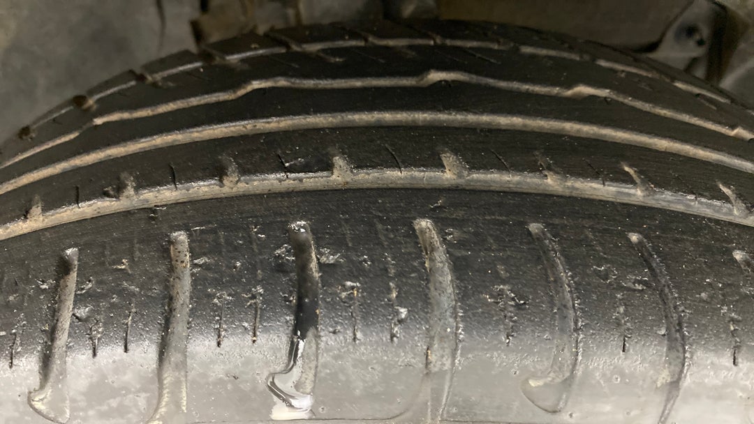 Right Front Tyre Tread