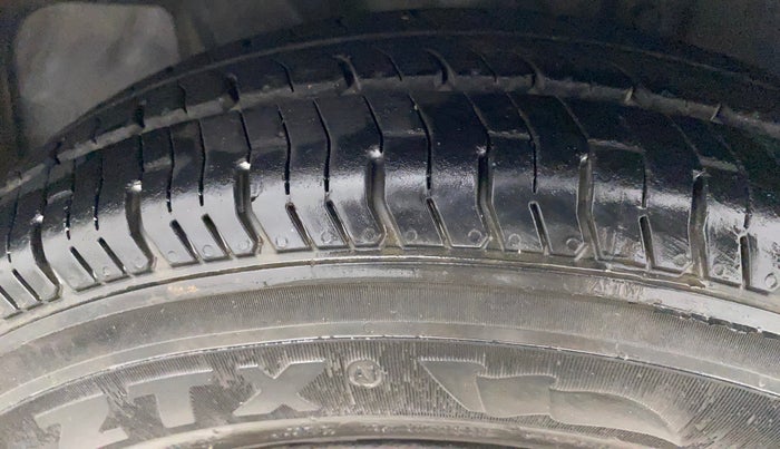 2016 Datsun Redi Go S, Petrol, Manual, 85,550 km, Right Front Tyre Tread