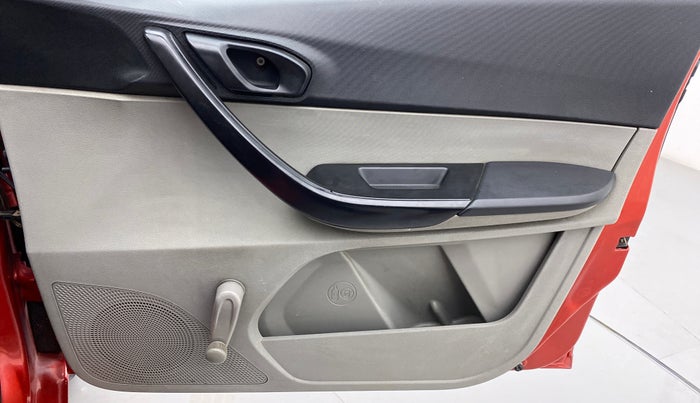 2016 Tata Tiago XE 1.2 REVOTRON, Petrol, Manual, 32,065 km, Driver Side Door Panels Control