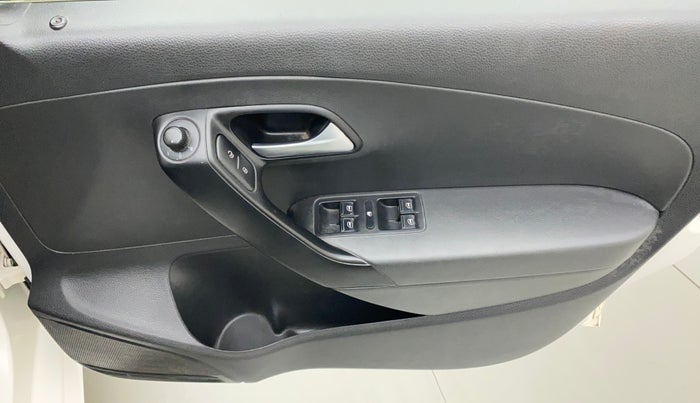 2017 Volkswagen Polo COMFORTLINE 1.2L, Petrol, Manual, 94,382 km, Driver Side Door Panels Control