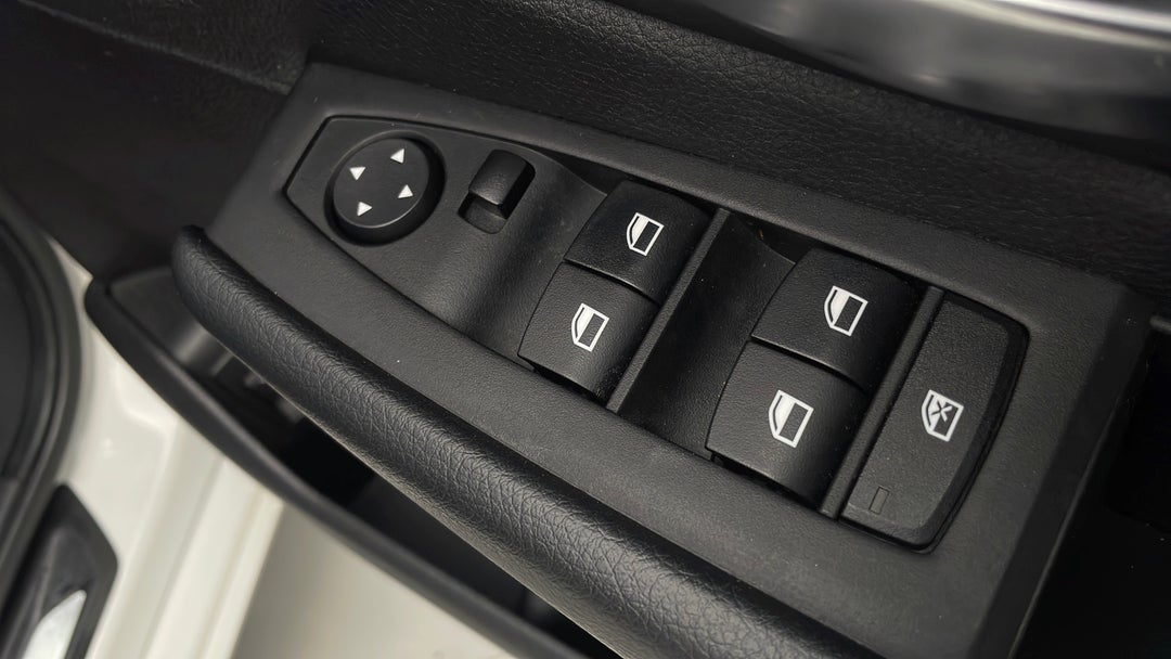 2014 BMW 2 18d Active Tourer Luxury Line, Automatic, 99200 km, Drivers Side Door Panel Controls