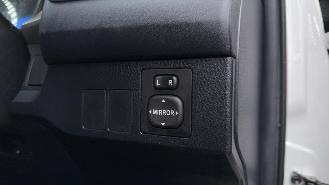 2017 Toyota RAV4 Gx (2WD), Automatic, 161889 km, Utility Switches/Buttons