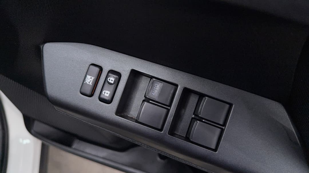2017 Toyota RAV4 Gx (2WD), Automatic, 161889 km, Drivers Side Door Panel Controls