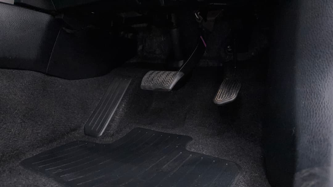 2017 Toyota RAV4 Gx (2WD), Automatic, 161889 km, Pedals and Footmat