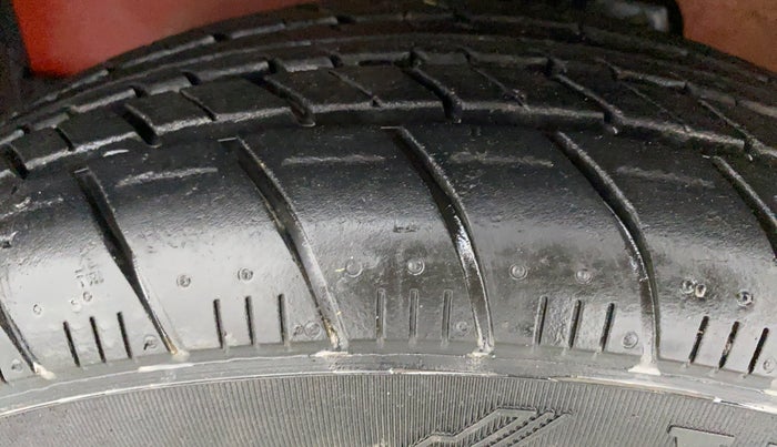 2012 Maruti A Star VXI, Petrol, Manual, 32,347 km, Left Front Tyre Tread