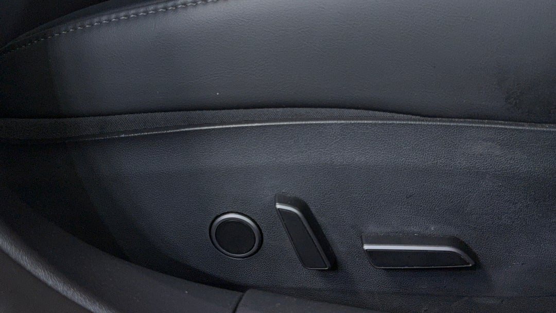 2023 Tesla Model 3 Long Range, Automatic, 9232 km, Drivers Side Adjustment Panel