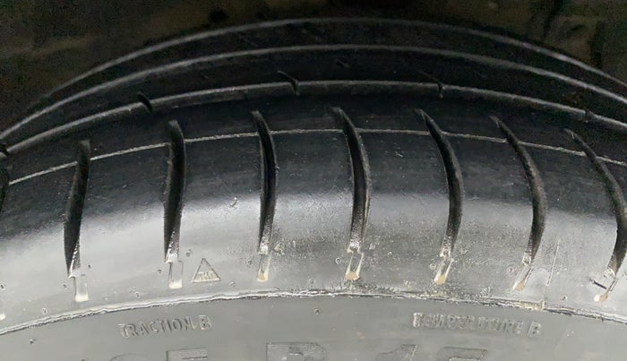 2017 Maruti Ertiga VXI ABS, Petrol, Manual, 99,818 km, Right Front Tyre Tread