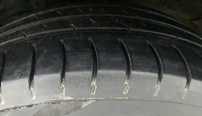 2017 Maruti Ertiga VXI ABS, Petrol, Manual, 99,818 km, Left Front Tyre Tread