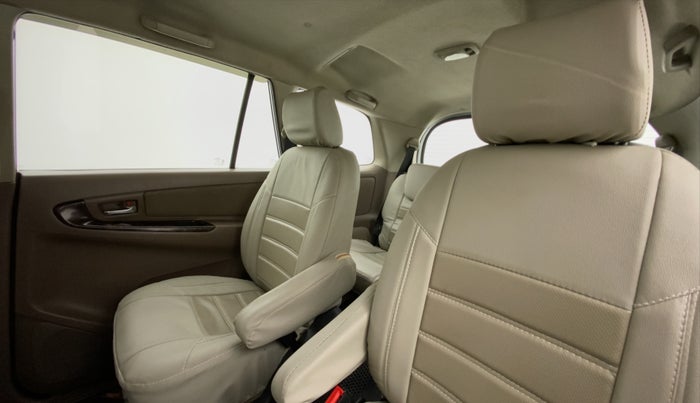 2015 Toyota Innova 2.5 VX 7 STR BS IV, Diesel, Manual, 74,561 km, Right Side Rear Door Cabin