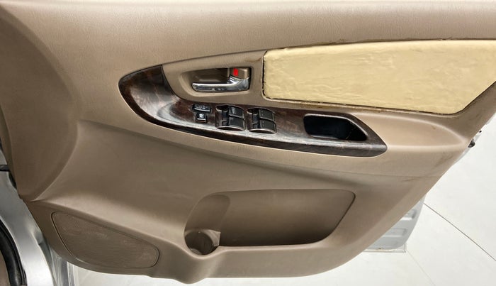 2015 Toyota Innova 2.5 VX 7 STR BS IV, Diesel, Manual, 74,561 km, Driver Side Door Panels Control
