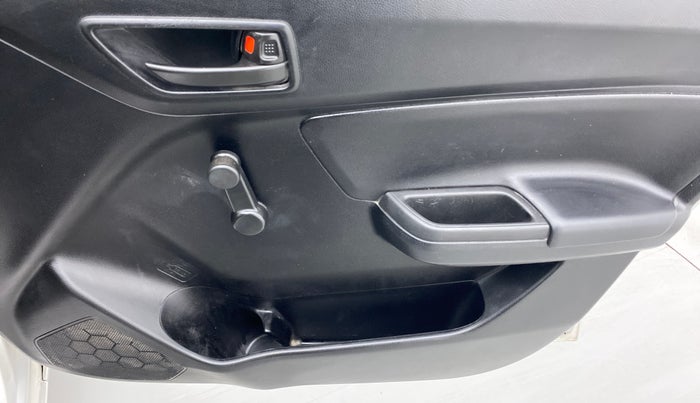 2019 Maruti Swift LXI D, Petrol, Manual, 35,166 km, Driver Side Door Panels Control