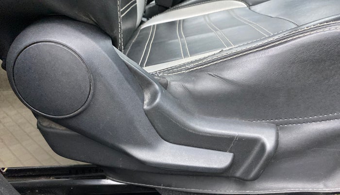 2019 Maruti Swift LXI D, Petrol, Manual, 35,166 km, Driver Side Adjustment Panel