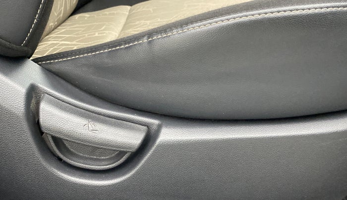 2016 Hyundai Grand i10 SPORTZ 1.2 KAPPA VTVT, Petrol, Manual, 22,982 km, Driver Side Adjustment Panel