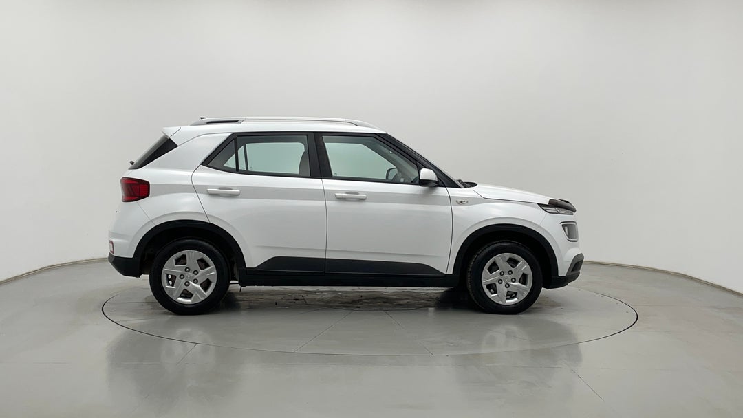 2020 Hyundai Venue Go, Automatic, 62610 km, Right Side View