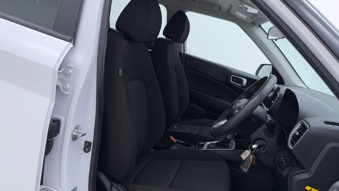 2020 Hyundai Venue Go, Automatic, 62610 km, Right Side Front Door Cabin View