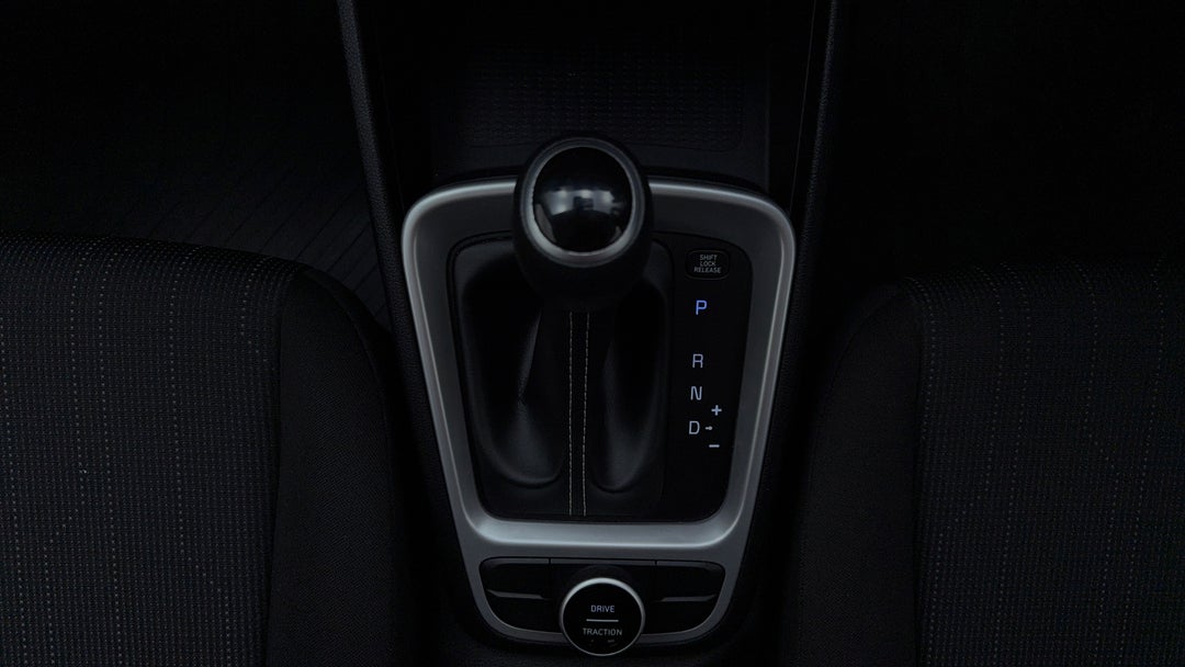 2020 Hyundai Venue Go, Automatic, 62610 km, Gear Lever 