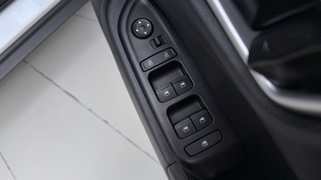 2020 Hyundai Venue Go, Automatic, 62610 km, Drivers Side Door Panel Controls