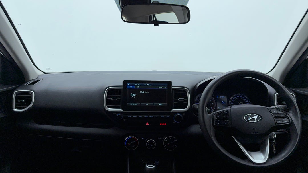 2020 Hyundai Venue Go, Automatic, 62610 km, Dashboard View