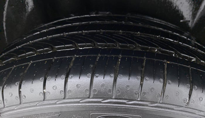 2018 Skoda Rapid STYLE 1.6 MPI MT, Petrol, Manual, 81,941 km, Right Rear Tyre Tread