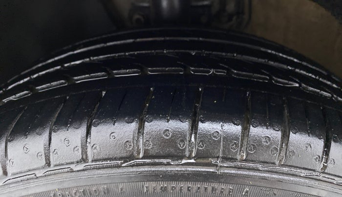 2018 Skoda Rapid STYLE 1.6 MPI MT, Petrol, Manual, 81,941 km, Left Front Tyre Tread