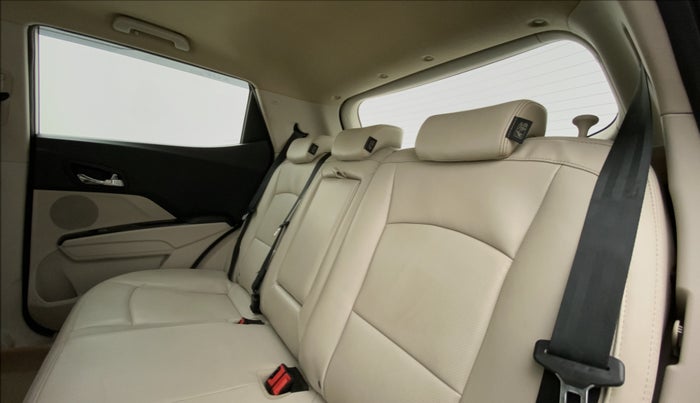 2020 Mahindra XUV300 W8(O), Diesel, Manual, 33,254 km, Right Side Rear Door Cabin