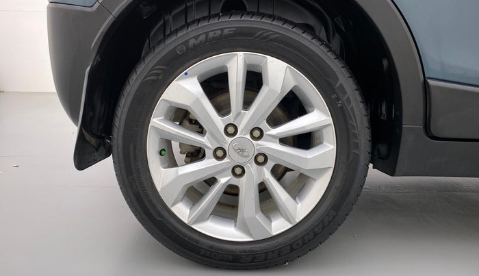 2019 Mahindra XUV300 W8 DIESEL MT, Diesel, Manual, 29,363 km, Right Rear Wheel