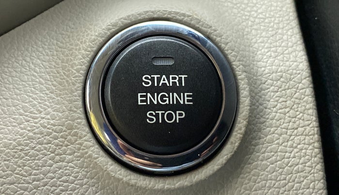 2019 Mahindra XUV300 W8 DIESEL MT, Diesel, Manual, 29,363 km, Keyless Start/ Stop Button