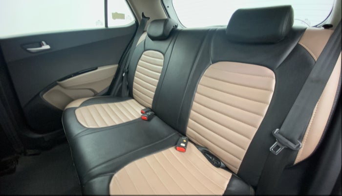 2017 Hyundai Grand i10 ASTA 1.2 VTVT, Petrol, Manual, 26,764 km, Right Side Rear Door Cabin