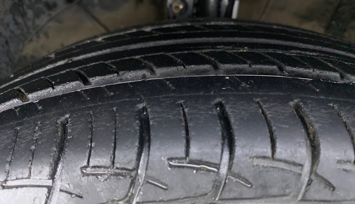 2017 Maruti Baleno DELTA 1.2 K12, Petrol, Manual, 67,701 km, Left Front Tyre Tread