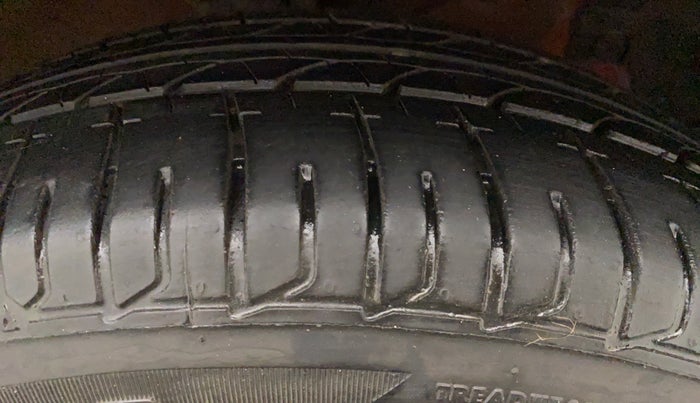 2015 Maruti Swift ZDI, Diesel, Manual, 56,101 km, Right Front Tyre Tread