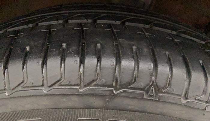 2015 Maruti Swift ZDI, Diesel, Manual, 56,216 km, Right Rear Tyre Tread