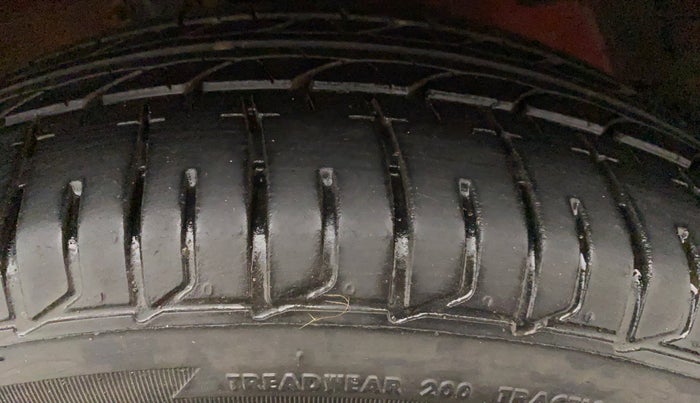 2015 Maruti Swift ZDI, Diesel, Manual, 56,216 km, Left Front Tyre Tread