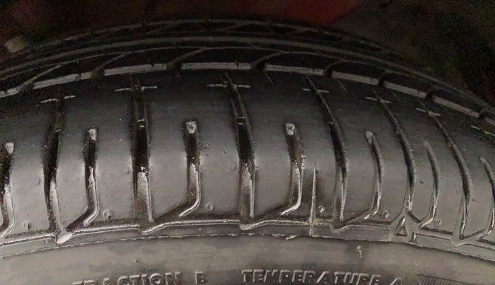 2015 Maruti Swift ZDI, Diesel, Manual, 56,101 km, Left Rear Tyre Tread
