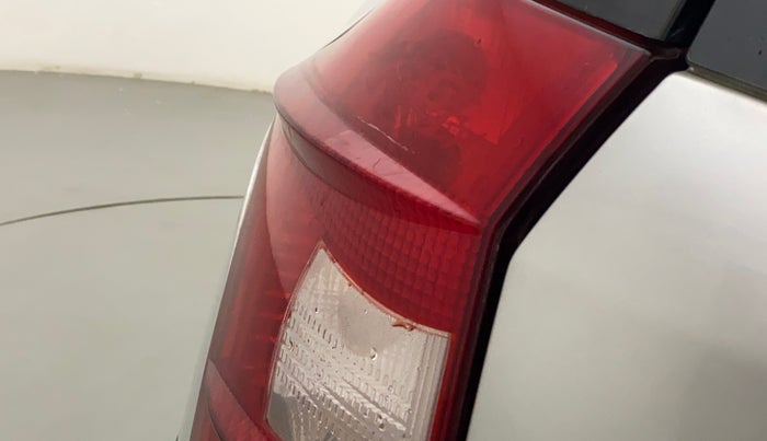 2016 Mahindra XUV500 W6, Diesel, Manual, 91,037 km, Left tail light - Minor damage