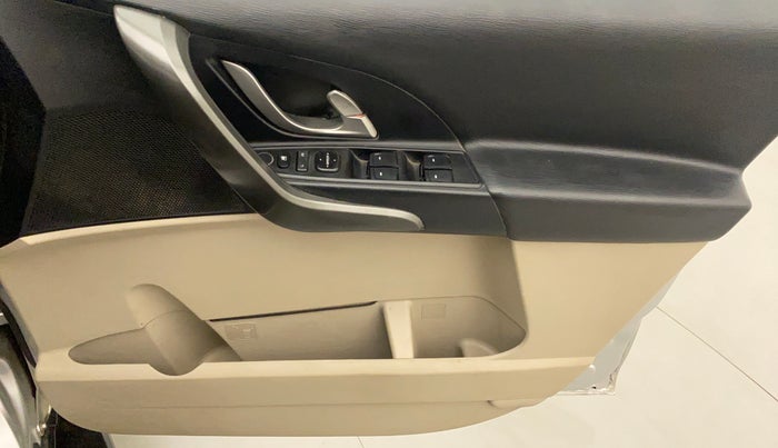 2016 Mahindra XUV500 W6, Diesel, Manual, 91,037 km, Driver Side Door Panels Control